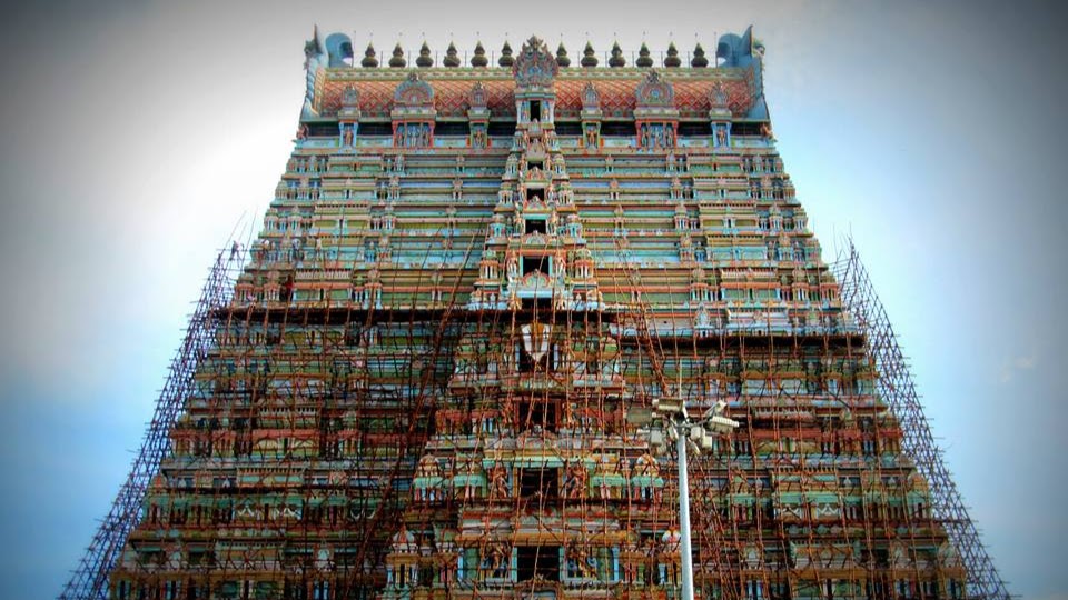 The towering, colorful Gopurams of the Ranganathaswamy Temple in Srirangam.