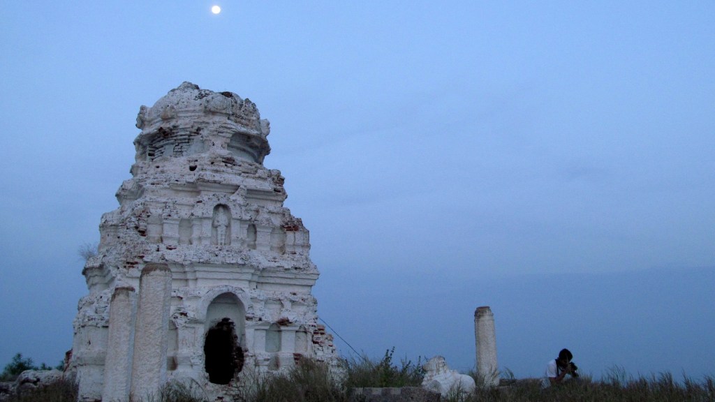 A hill top ruins of the temple complex in Hampi, Karnataka.